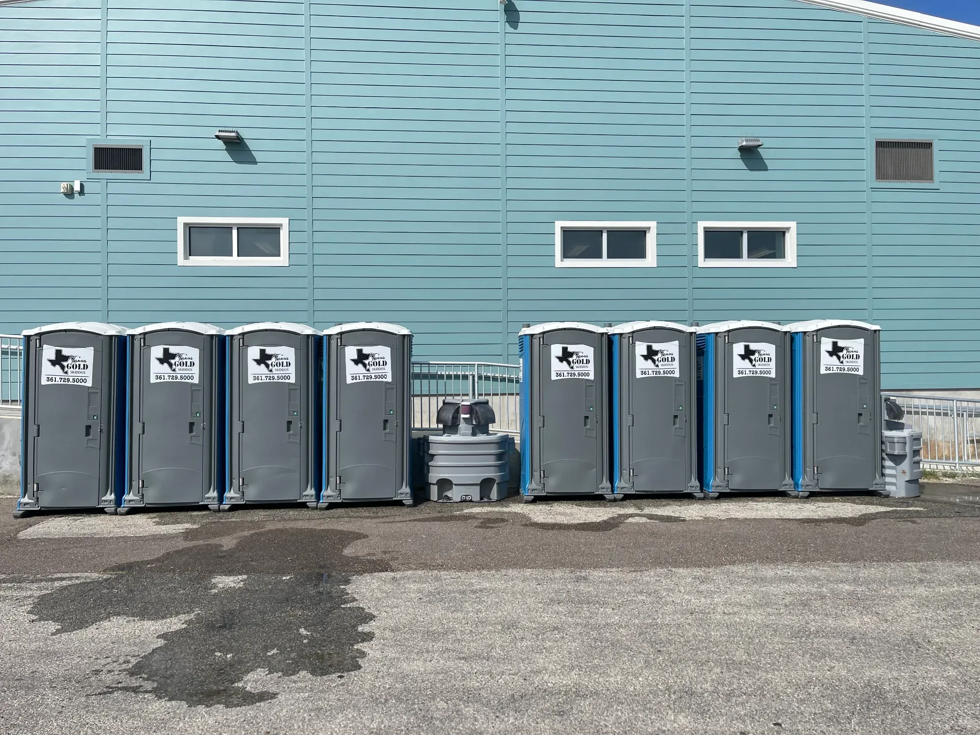 A1 Texas Gold portable toilets and hand wash station lined up outside a venue
